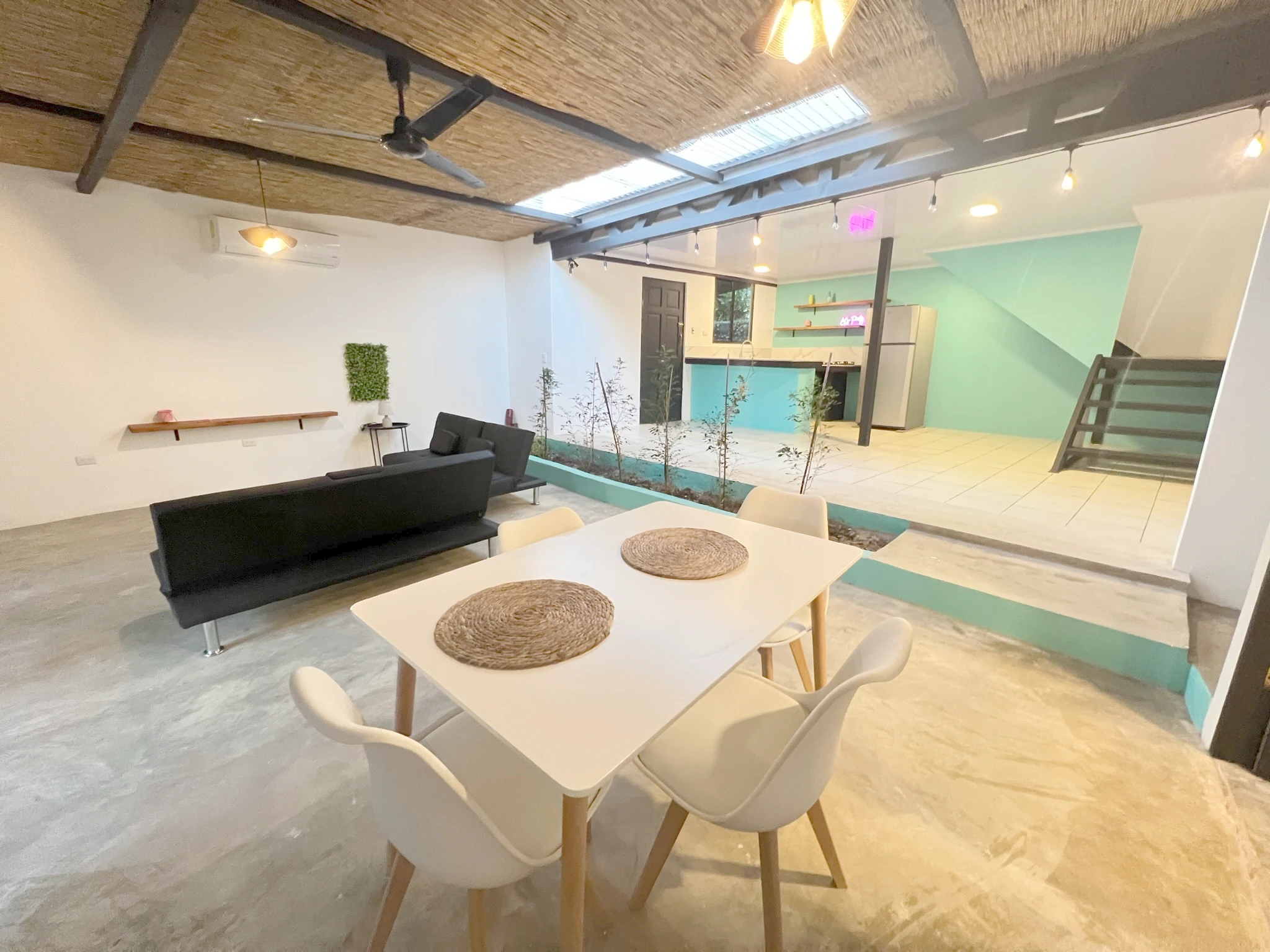 https://esencianova.com/wp-content/uploads/2025/04/living-room-table.webp