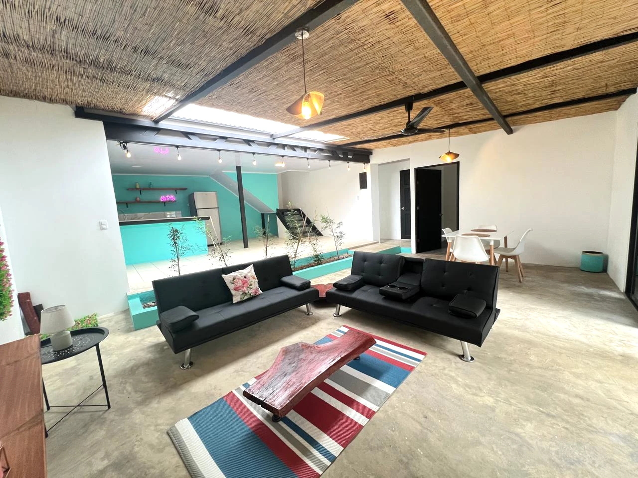 https://esencianova.com/wp-content/uploads/2025/04/living-room-table.webp